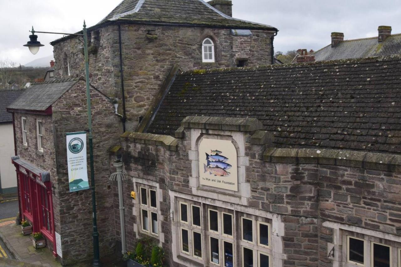 Charming 3-Bed Apartment In Talgarth Powys Brecon Exterior foto